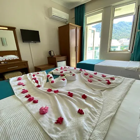 مبيت وإفطار يوزباسي بيتش فندق 3*