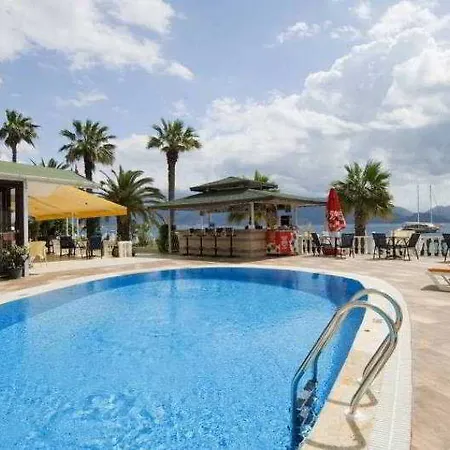 مبيت وإفطار يوزباسي بيتش 3*