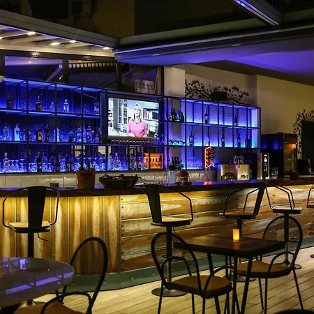 Ξενοδοχείο Bliss Beach Hotel 3*